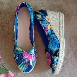 ⭐️ Host Pick ⭐️| Floral Wedge Espadrilles